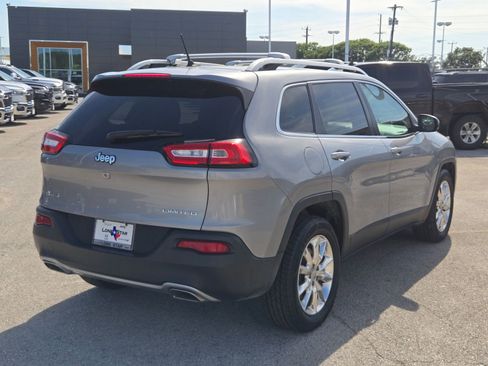 Used 2015 Jeep Cherokee Limited w/ Luxury Group AWD/4WD image 5