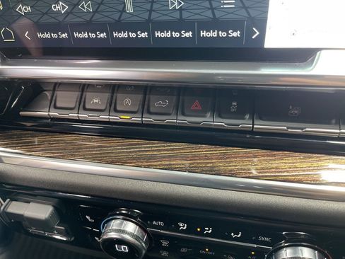 Used 2025 GMC Sierra 1500 SLE image 32