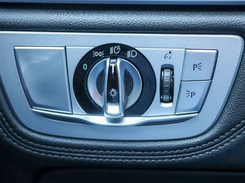 Used 2019 BMW 740i w/ Executive Package image 31