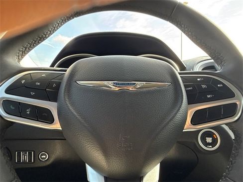 Used 2023 Chrysler 300 Touring L image 29