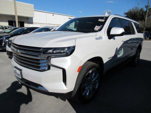 Used 2024 Chevrolet Suburban High Country w/ Advanced Technology Package image 2