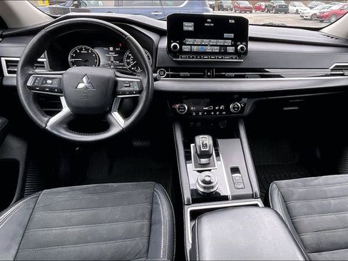 Used 2022 Mitsubishi Outlander SE image 14