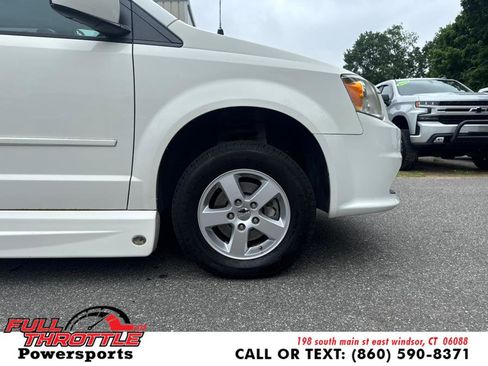 Used 2012 Dodge Grand Caravan SXT image 29