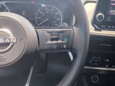 Used 2023 Nissan Rogue SV FWD image 17