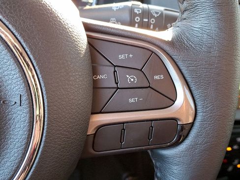 Used 2022 Jeep Renegade Limited AWD/4WD image 24