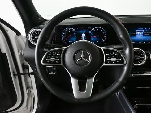 Certified 2022 Mercedes-Benz GLB 250 4MATIC image 2
