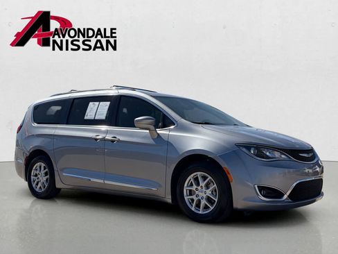 Used 2020 Chrysler Pacifica Touring-L FWD image 4