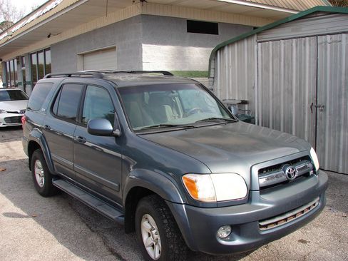 Used 2006 Toyota Sequoia SR5 image 2
