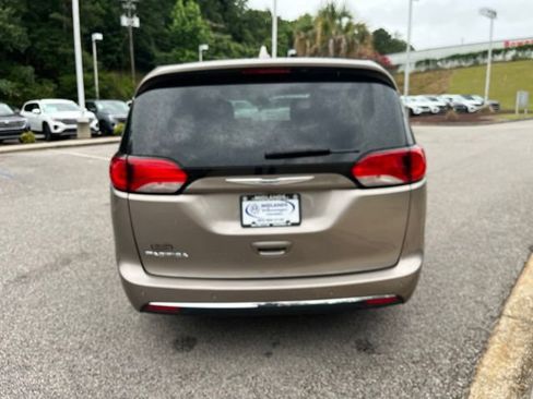 Used 2018 Chrysler Pacifica Touring Plus FWD image 36