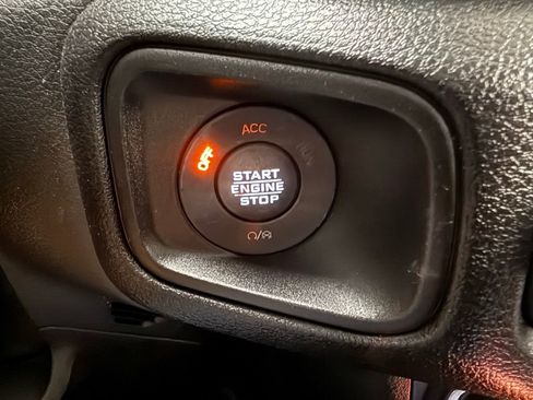 Used 2024 Jeep Gladiator Sport image 24