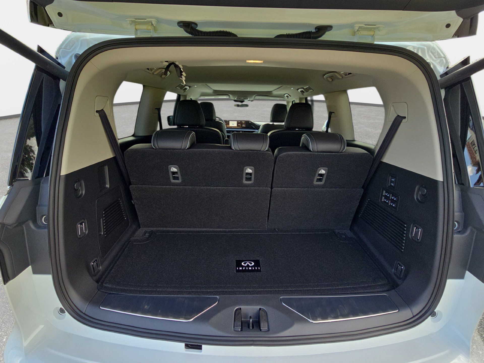 New 2027 INFINITI QX80 Luxe w/ Cargo Package AWD/4WD image 13