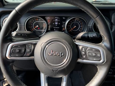 Used 2020 Jeep Gladiator Overland AWD/4WD image 8
