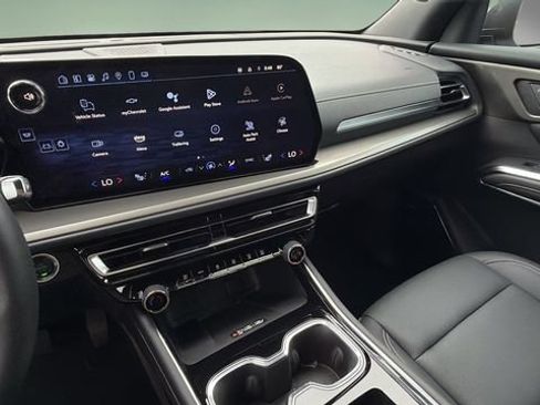 Used 2025 Chevrolet Traverse LT w/ Enhanced Driving Package FWD image 24