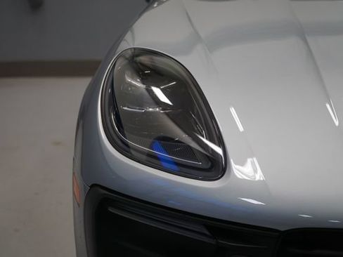 Certified 2026 Porsche Macan AWD/4WD image 15