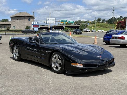 Used 1998 Chevrolet Corvette Convertible RWD image 2