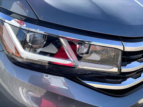 Used 2021 Volkswagen Atlas Cross Sport SE image 24