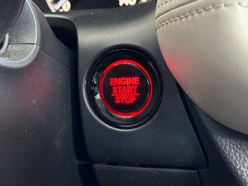Used 2025 Honda HR-V LX image 33