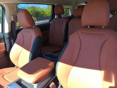 New 2026 Kia Carnival EX image 22