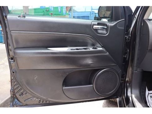 Used 2016 Jeep Compass Latitude image 14