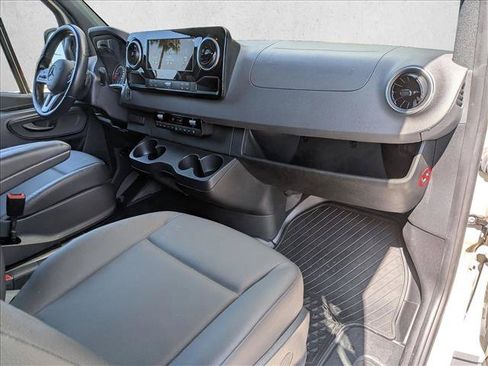 Used 2023 Mercedes-Benz Sprinter 2500 image 18