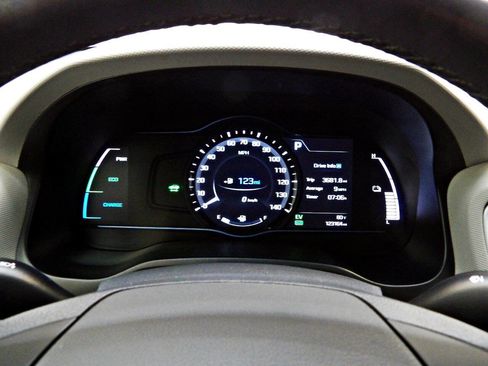 Used 2017 Hyundai Ioniq SEL image 15