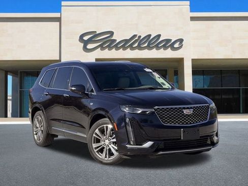 Certified 2022 Cadillac XT6 Premium Luxury w/ Technology Package image 2