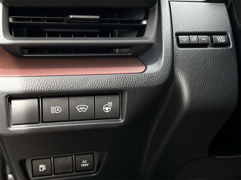 Used 2025 Toyota Prius Plug-In Hybrid image 20