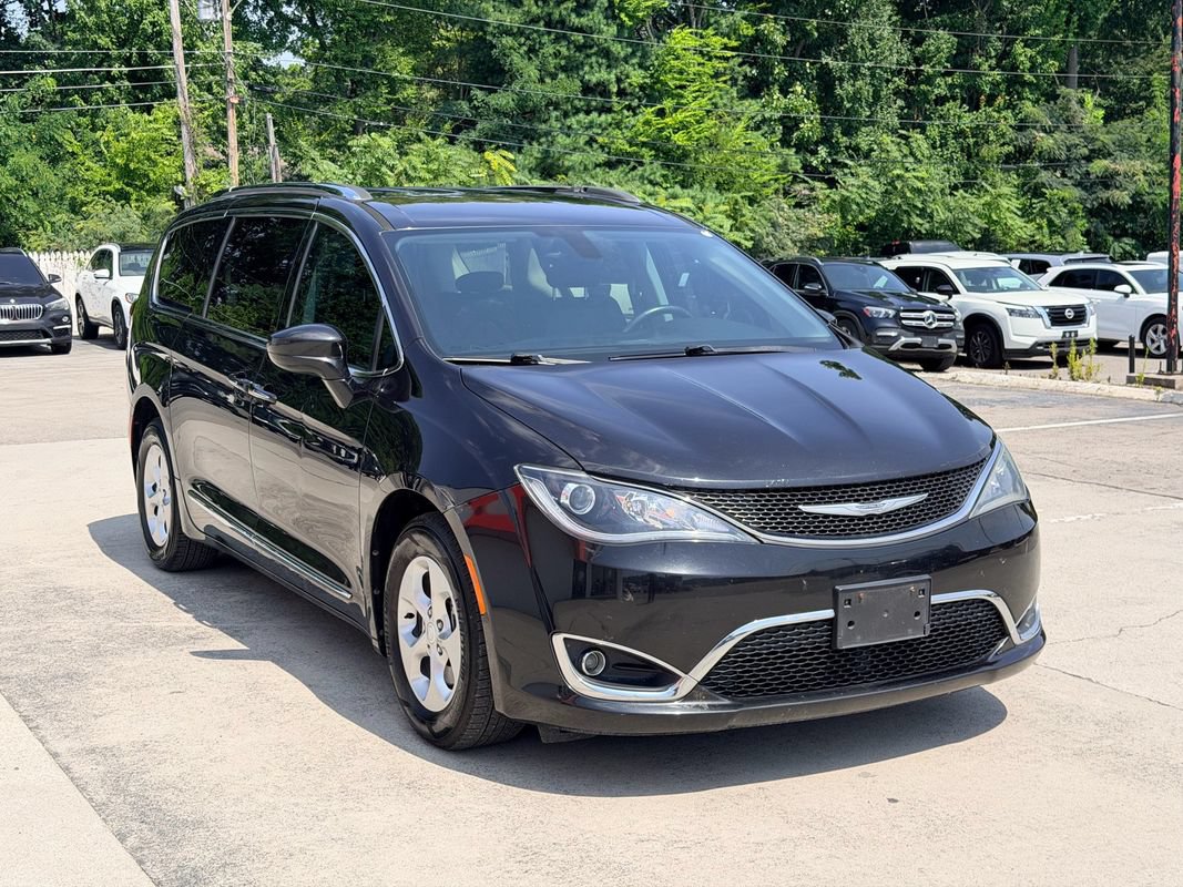 Used 2017 Chrysler Pacifica Touring-L Plus FWD image 8