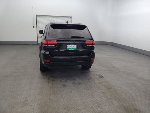 Used 2017 Jeep Grand Cherokee Altitude AWD/4WD image 6