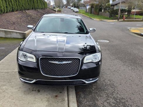 Used 2016 Chrysler 300 C image 2