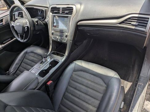 Used 2017 Ford Fusion SE w/ Equipment Group 201A FWD image 16