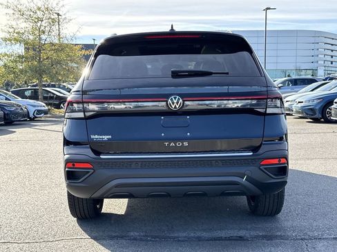 New 2026 Volkswagen Taos SE image 4