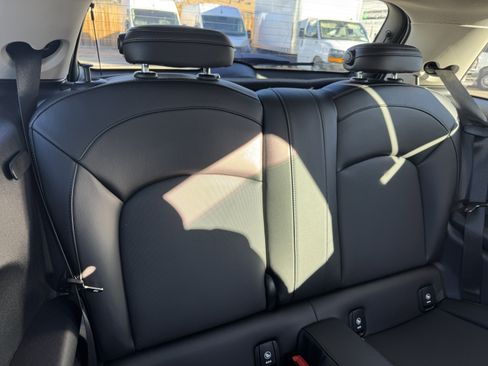 Used 2022 MINI Cooper 2-Door Hardtop image 18