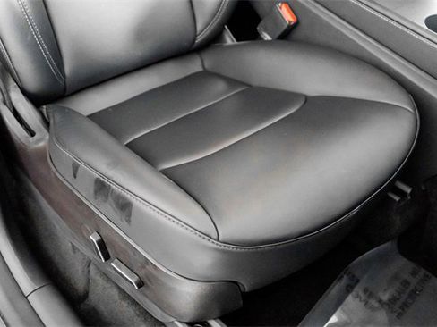 Used 2022 Tesla Model Y Long Range image 28