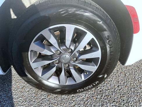 Used 2019 Chrysler Pacifica Touring-L Plus FWD image 26