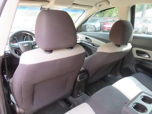 Used 2013 Chevrolet Cruze LS FWD image 13