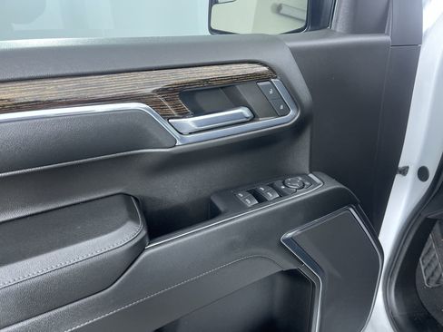 Used 2024 GMC Sierra 1500 SLE image 14