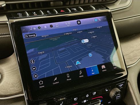 Used 2024 Jeep Grand Cherokee L Limited w/ Luxury Tech Group II image 22