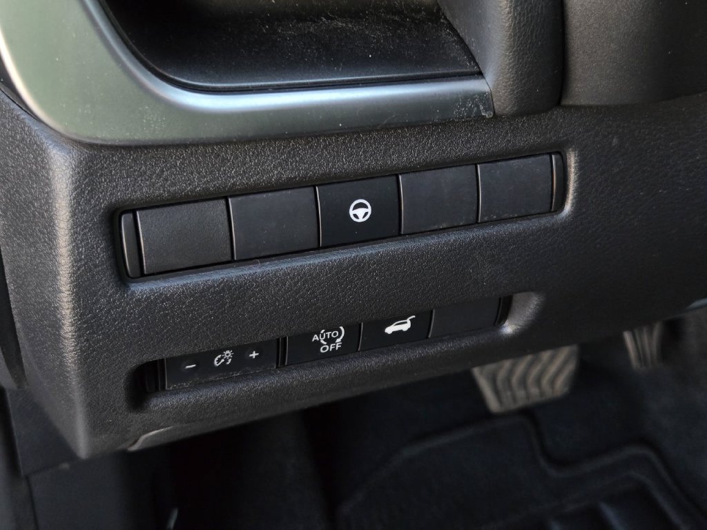 Certified 2024 Nissan Rogue SV FWD image 18
