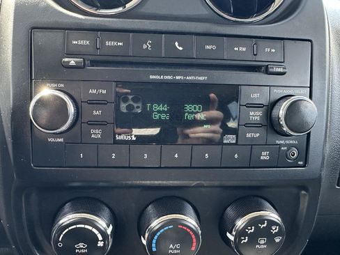 Used 2017 Jeep Patriot Latitude AWD/4WD image 57
