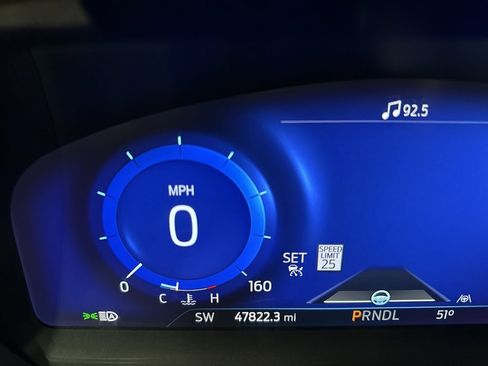 Used 2023 Ford Explorer Platinum w/ Premium Technology Package image 28