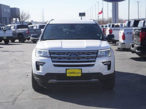 Certified 2018 Ford Explorer XLT w/ Equipment Group 202A image 3