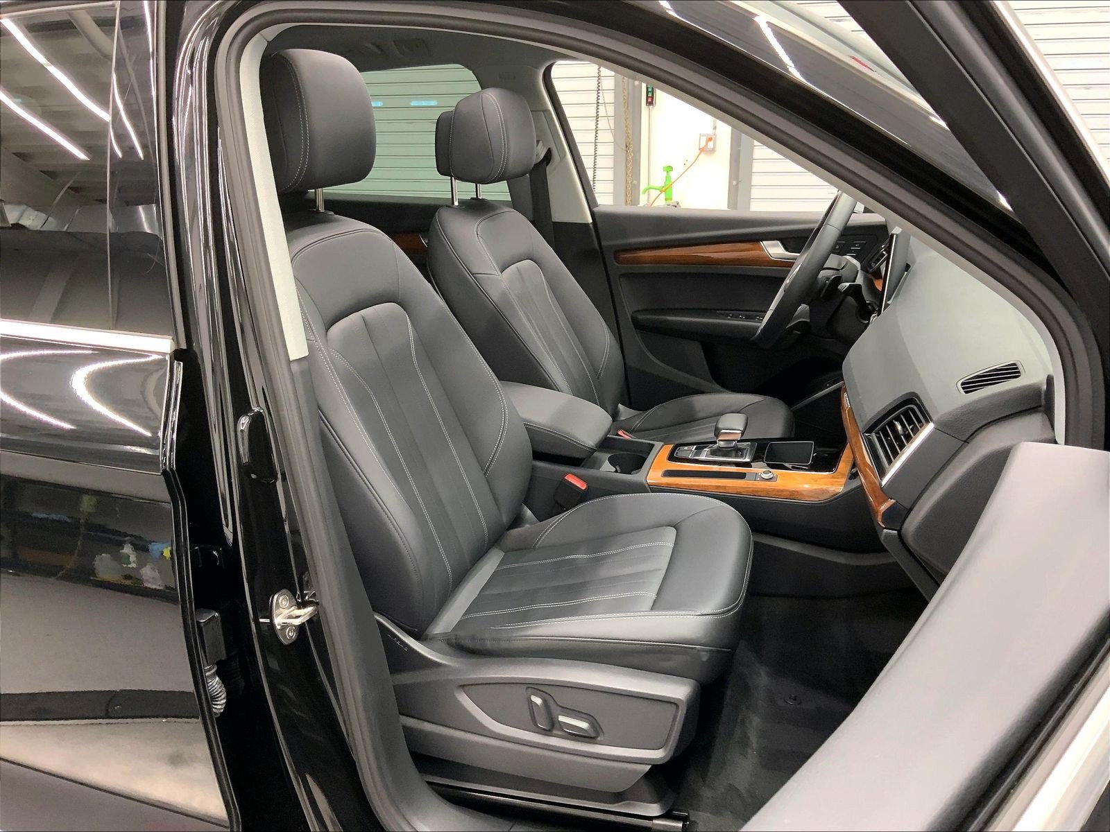 Certified 2023 Audi Q5 2.0T Premium w/ Convenience Package AWD/4WD image 6