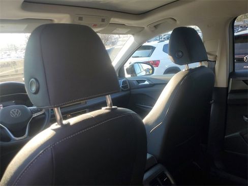 Certified 2025 Volkswagen Taos SE image 11