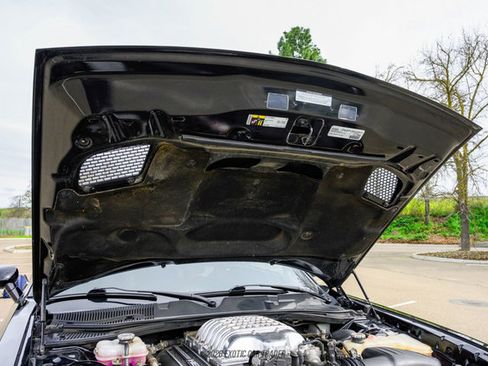 Used 2016 Dodge Challenger SRT Hellcat image 25