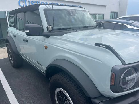 Used 2023 Ford Bronco Badlands AWD/4WD image 3