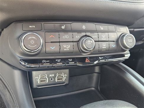 Used 2023 Dodge Durango SXT image 17