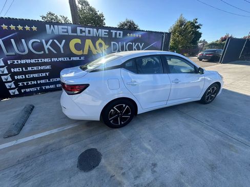 Used 2025 Nissan Sentra SV FWD image 5
