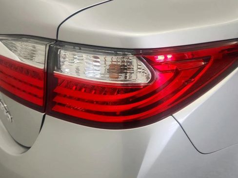Used 2014 Lexus ES 350 w/ Luxury Package FWD image 32