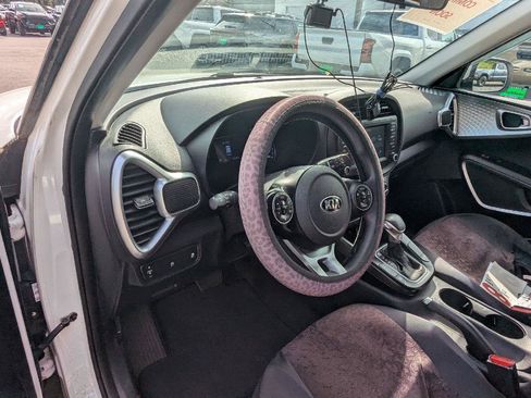 Used 2020 Kia Soul LX FWD image 9